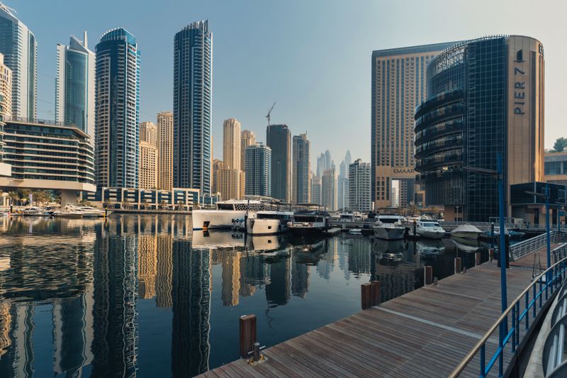 أبراج دبي مارينا ويخوت راسية