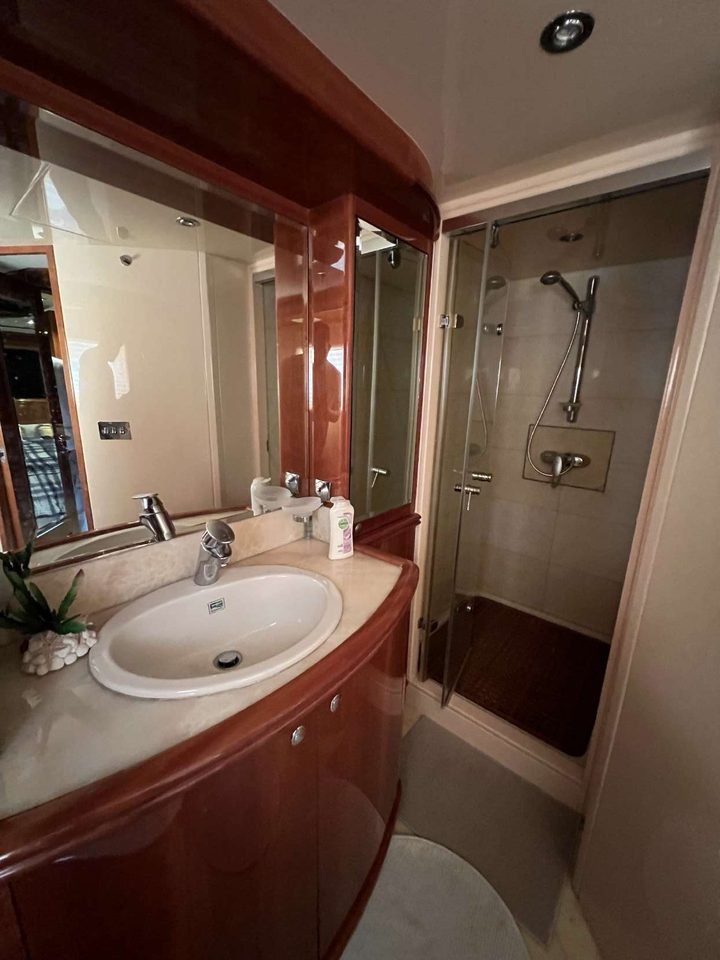 Photo 21 du yacht Majesty 66