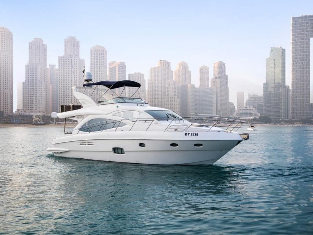 قایق Flybridge Yacht برای اجاره در دبی