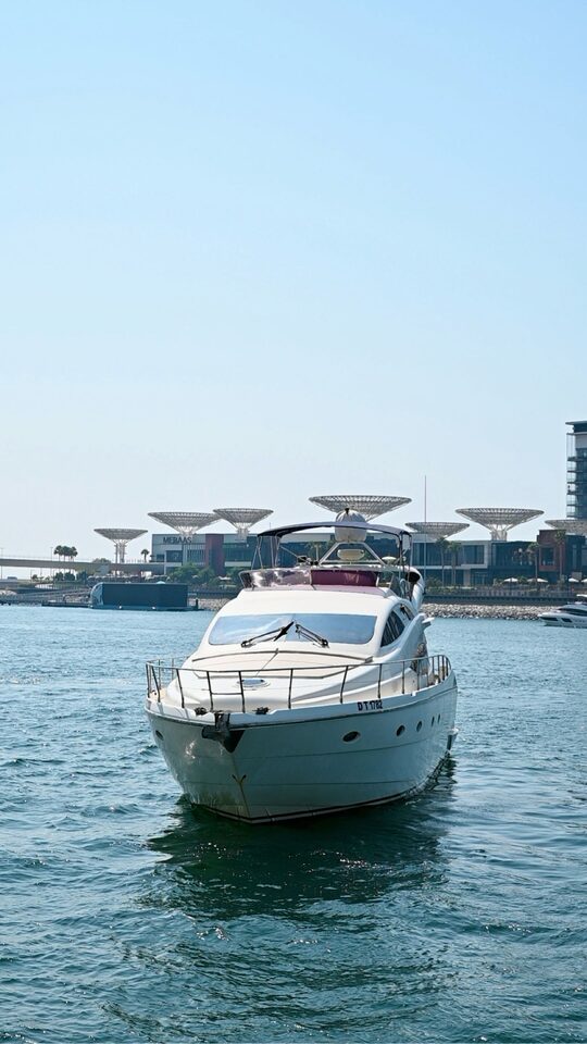 Luxury 64 yacht photo 4