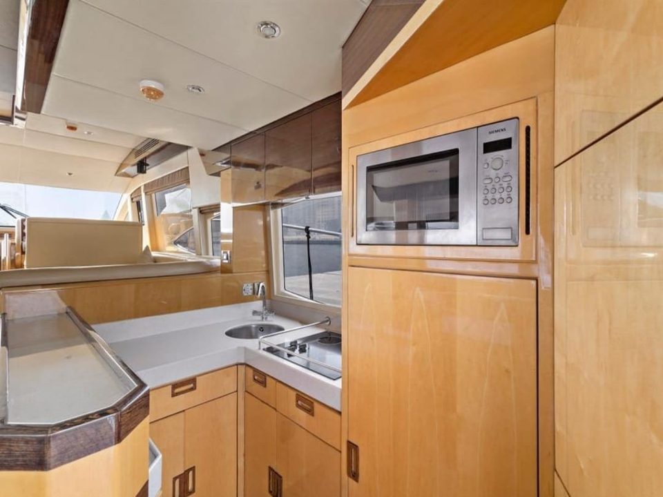 عکس 12 از قایق Flybridge Yacht