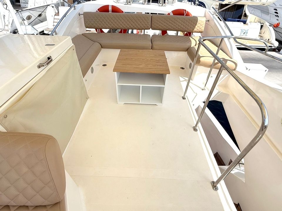 Premium Emerald 12 yacht for rent in Dubai