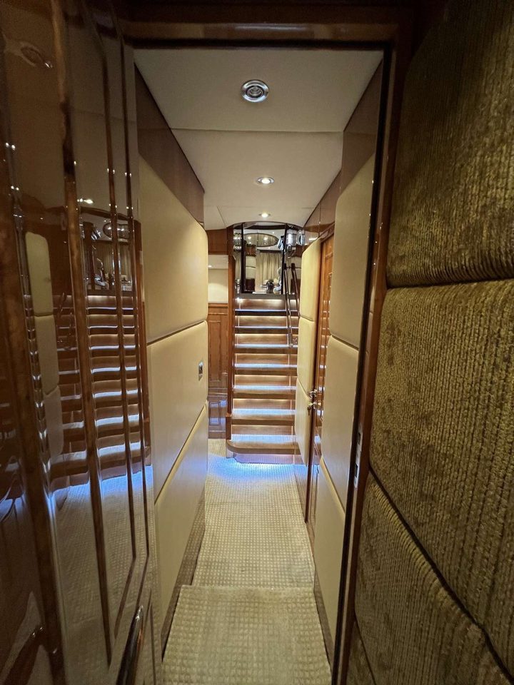 Photo 16 du yacht Majesty 66