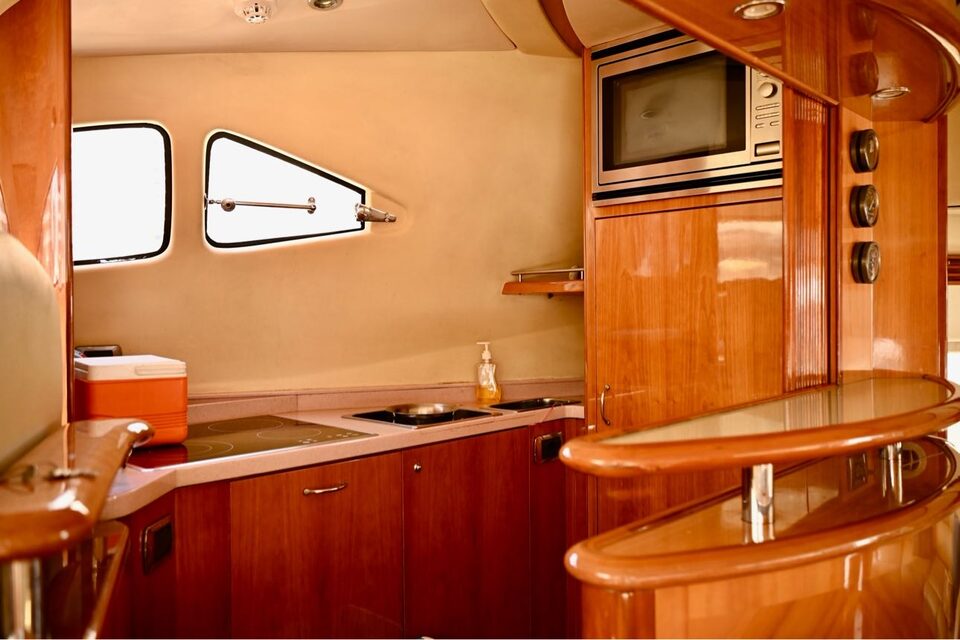 Luxury 64 yacht photo 17