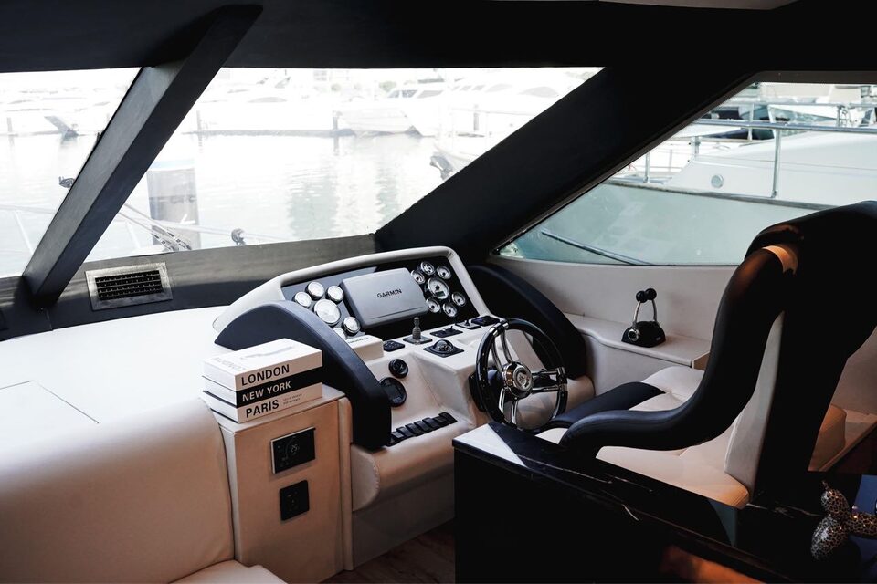 Foto 15 der Yacht Luxury 60