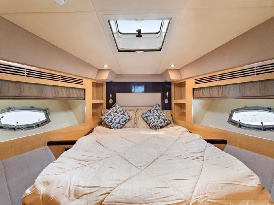 عکس 13 از قایق Flybridge Yacht