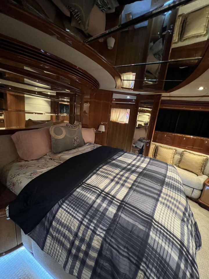Photo 18 du yacht Majesty 66