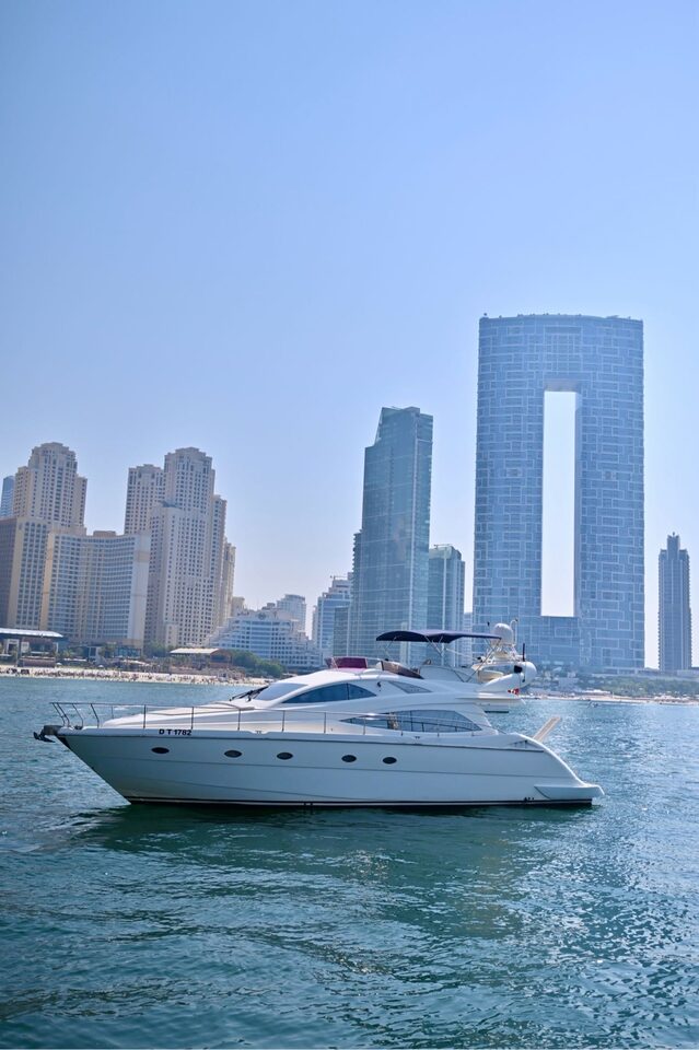 Luxury 64 yacht photo 3