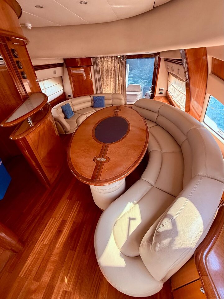 Luxury 64 yacht photo 7