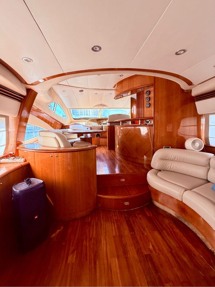 Luxury 64 yacht photo 8