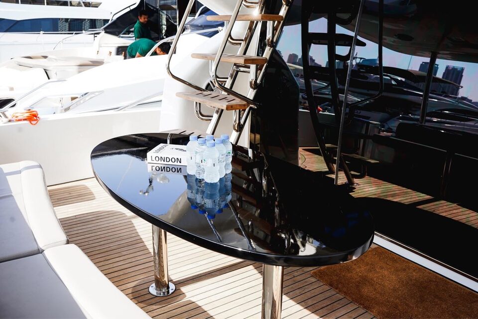 Foto 10 der Yacht Luxury 60
