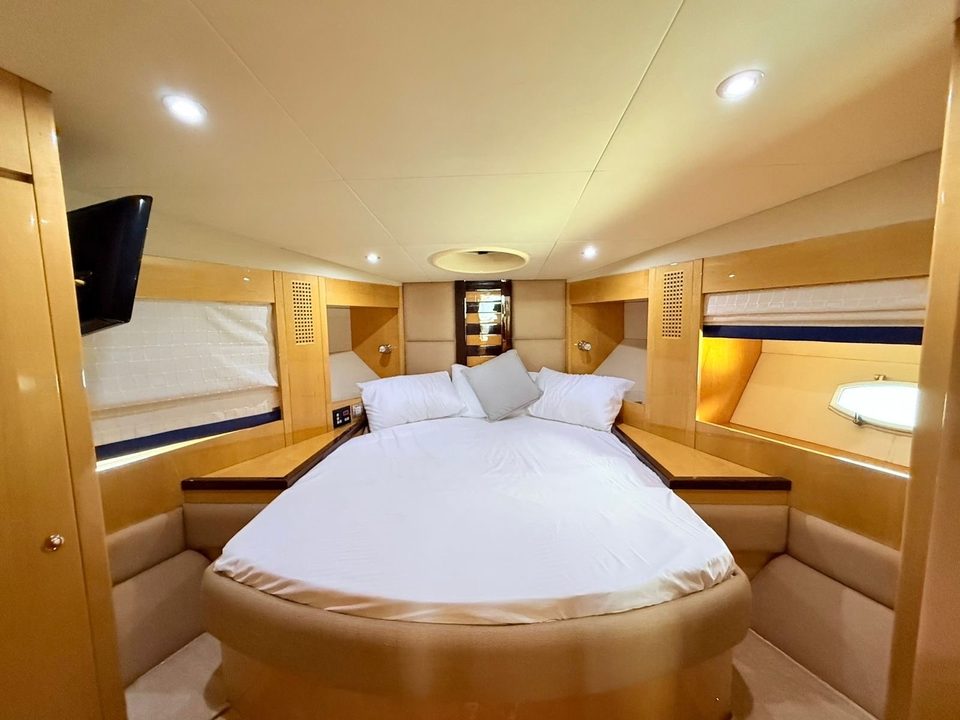 Premium Emerald 12 yacht for rent in Dubai