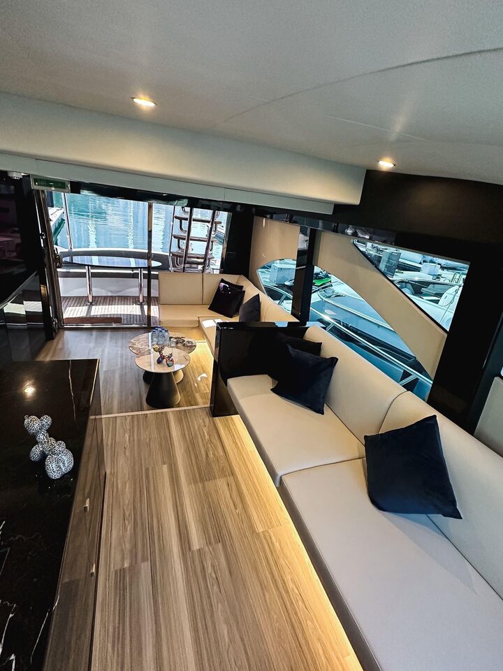 Foto 3 der Yacht Luxury 60